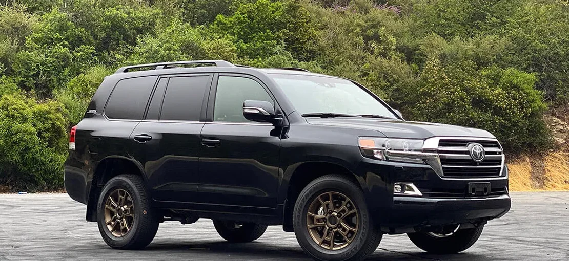 Book your Land Cruiser M300 car rental Kigali with Rent a Car Kigali today and enjoy luxury 4×4 performance, airport delivery, and professional support