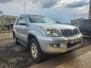 Complete Rwanda Land Cruiser rental guide — VX vs Prado vs V8, prices, which model for which park, self-drive vs driver-guide, and what's included in every rate.
