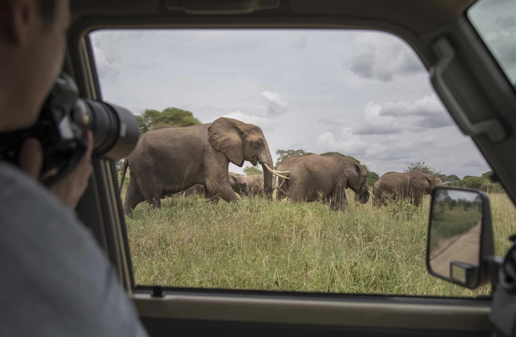 Is solo self-drive safe in Rwanda? Practical tips, best vehicles, real daily costs and whether a driver-guide makes more sense for solo travelers in Rwanda. car rental Rwanda solo traveler